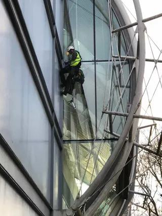 Replacing difficult to access glass