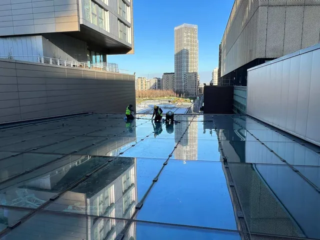 Repairing a glass roof