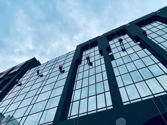 Using ropes to inspect high-level glazing