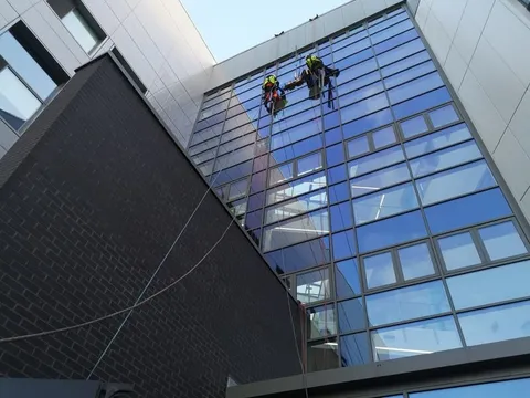 Glazing maintenance