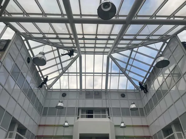 Glazing inspection using ropes