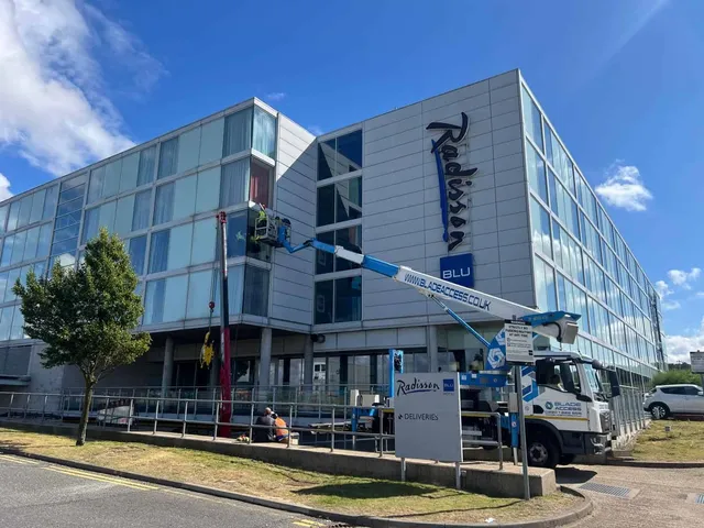 Replacing high hotel glass