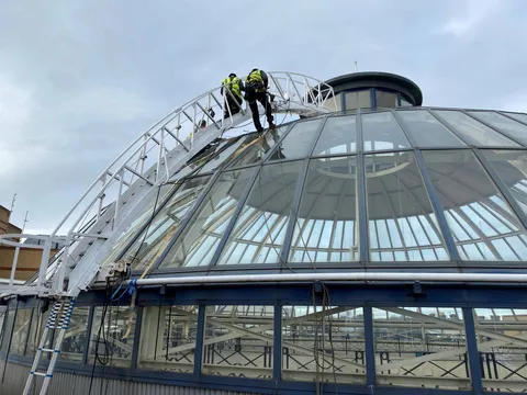 Fixing atrium glazing