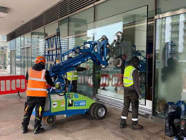 Speclialist glass replacement