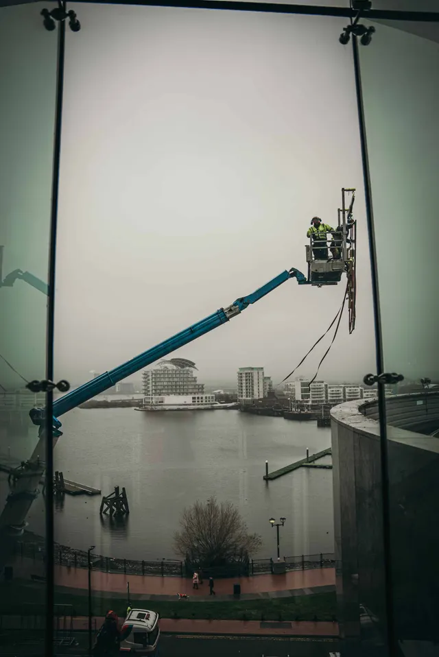 Replacing high-level specialist glazing